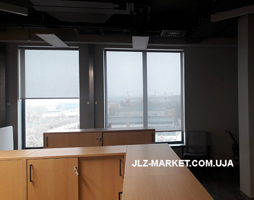 Рулонна штора Скрін в офісі Рулонна штора Скрін в офісі